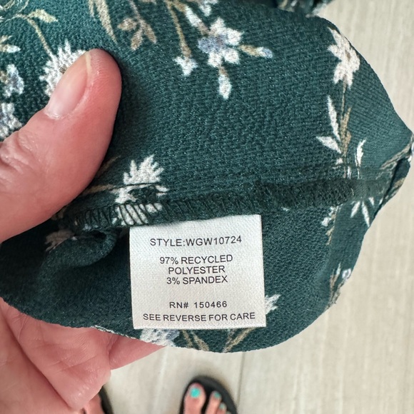 NWT green tunic. Size M. Great pattern. - Picture 4 of 6